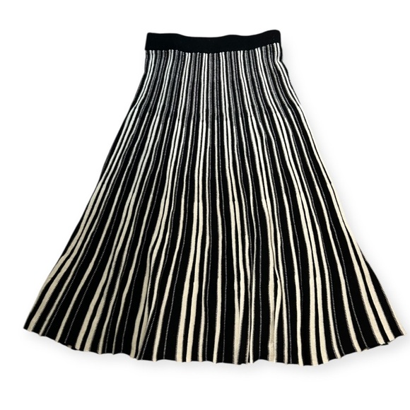 Pure Collection cashmere and wool Black and White A-Line Skirt - Picture 4 of 10